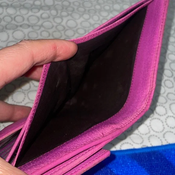 Gucci Tan and Pink Monogram Wallet - Picture 12 of 15